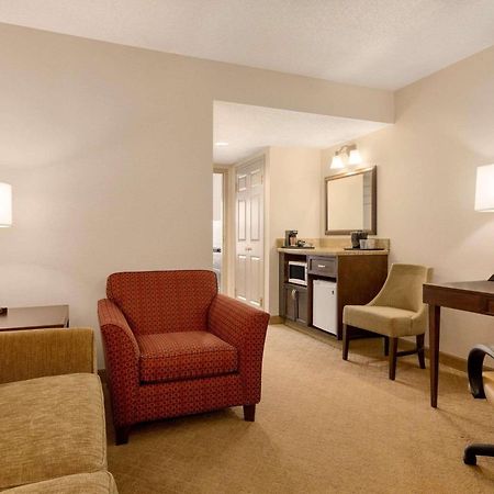 Country Inn & Suites By Radisson, Calgary-Northeast Dış mekan fotoğraf