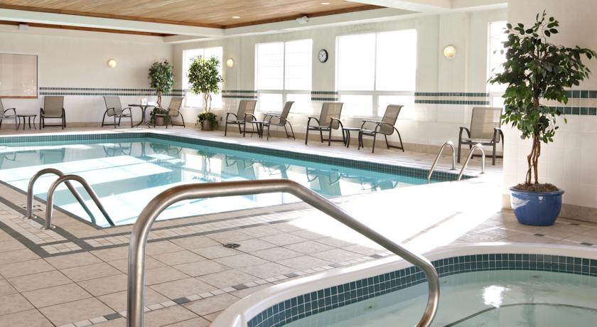 Country Inn & Suites By Radisson, Calgary-Northeast Dış mekan fotoğraf