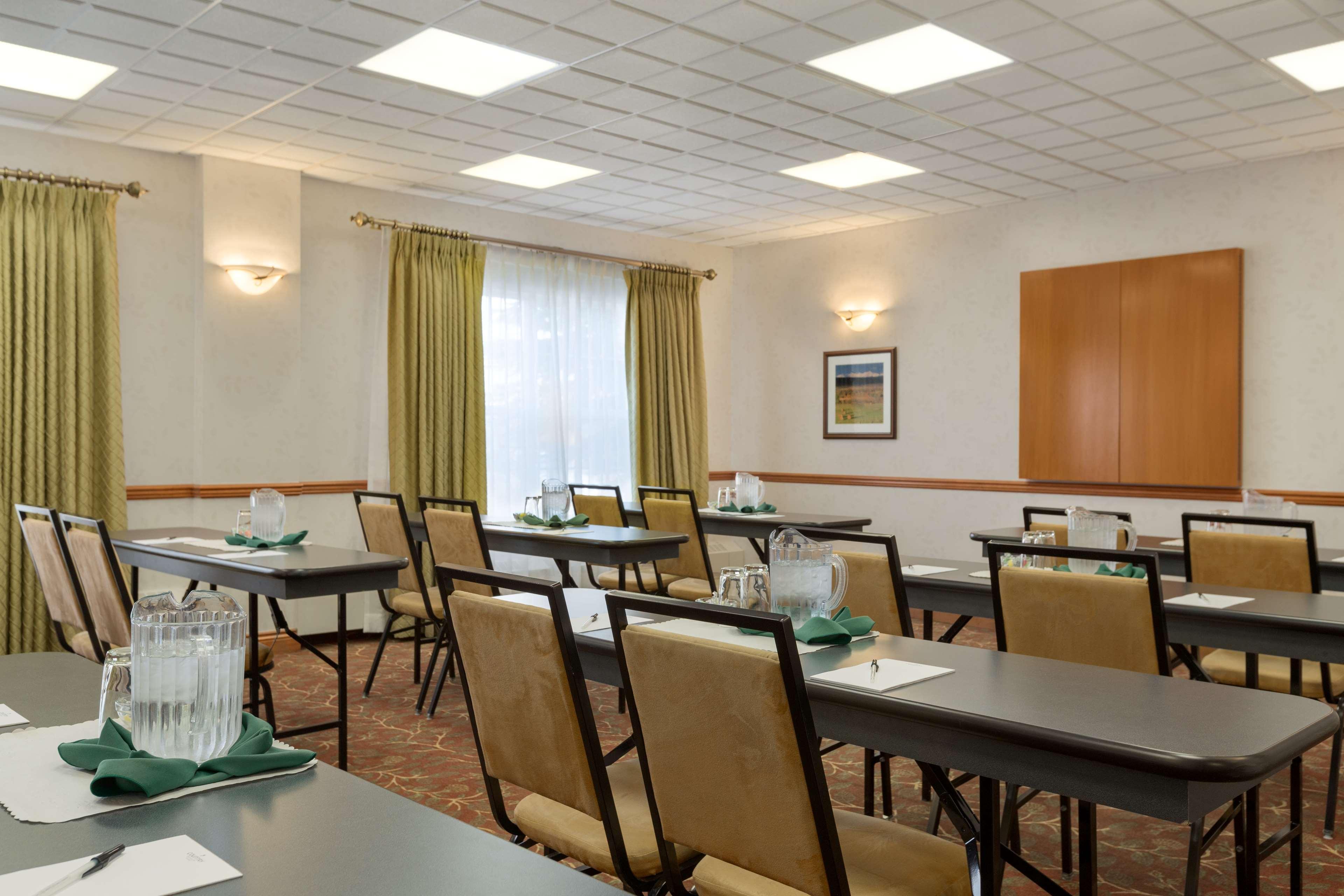 Country Inn & Suites By Radisson, Calgary-Northeast Dış mekan fotoğraf