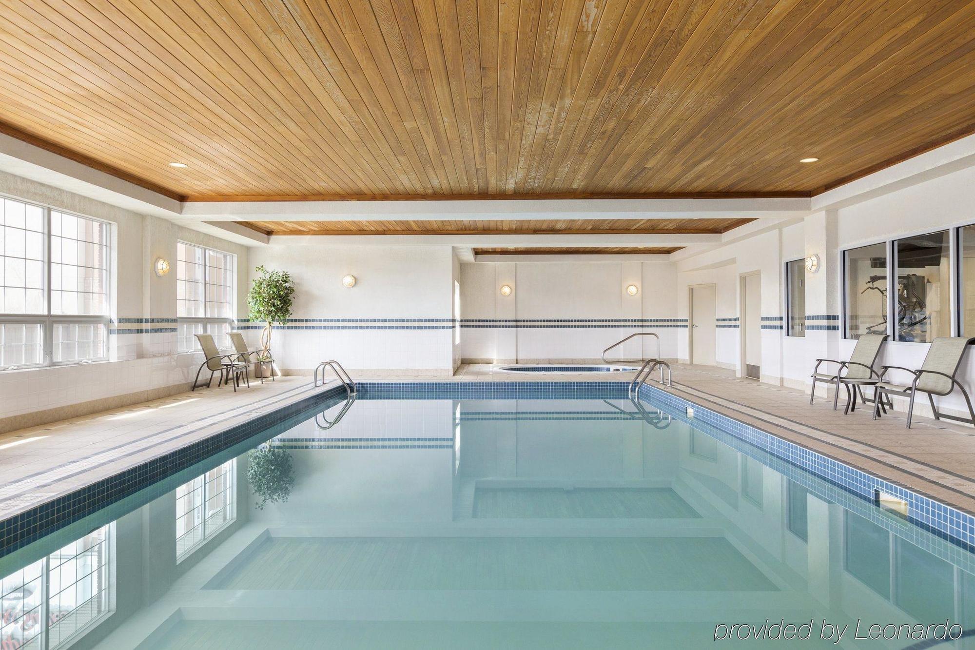 Country Inn & Suites By Radisson, Calgary-Northeast Dış mekan fotoğraf