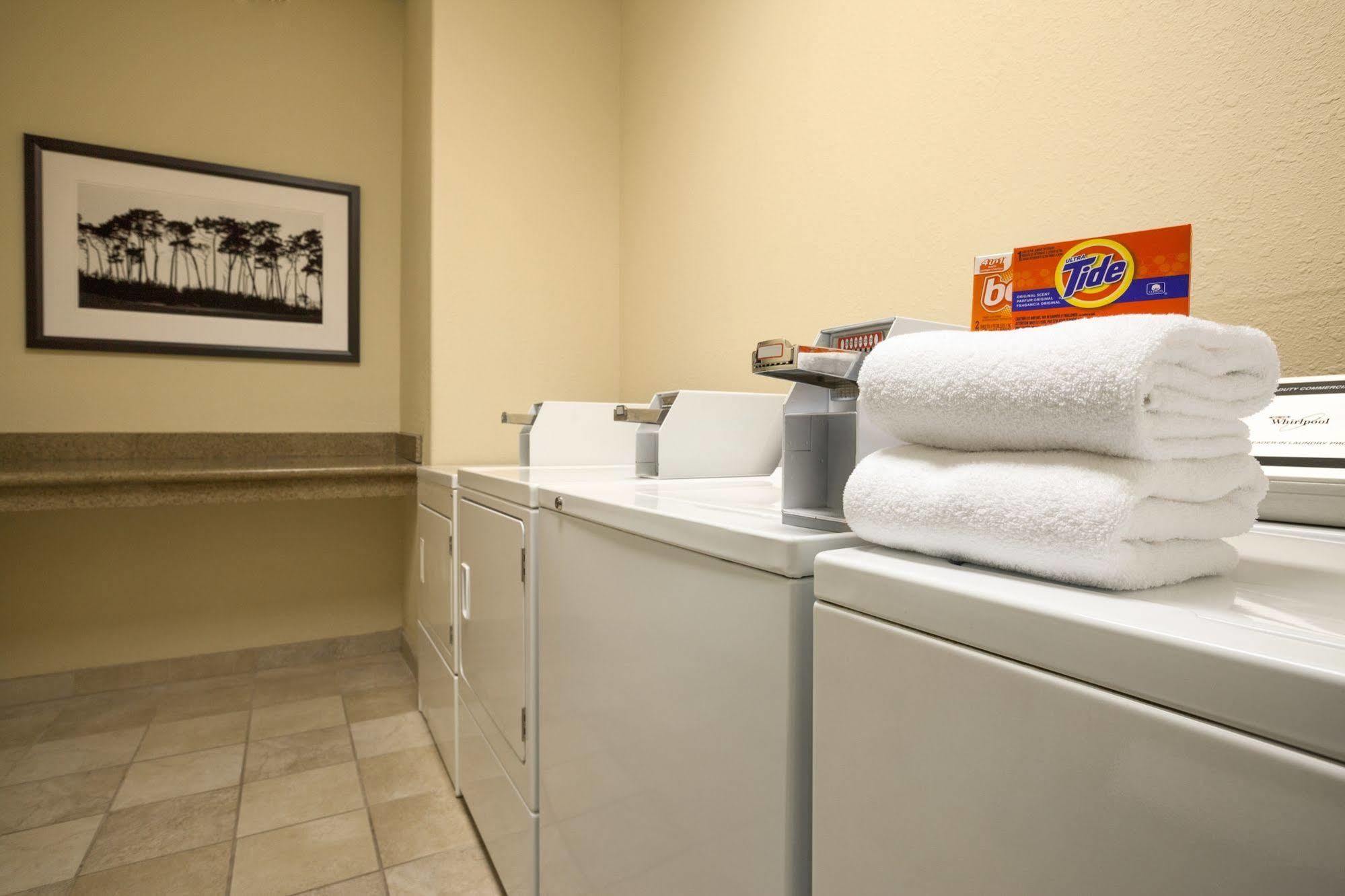 Country Inn & Suites By Radisson, Calgary-Northeast Dış mekan fotoğraf