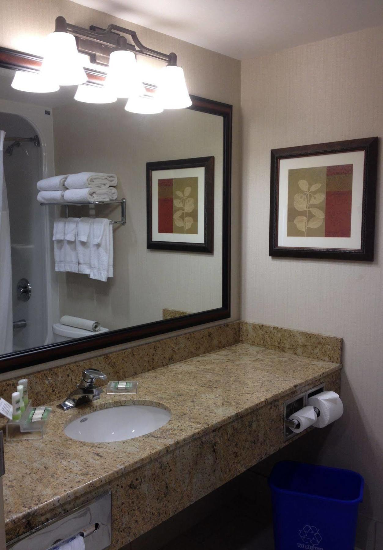 Country Inn & Suites By Radisson, Calgary-Northeast Dış mekan fotoğraf