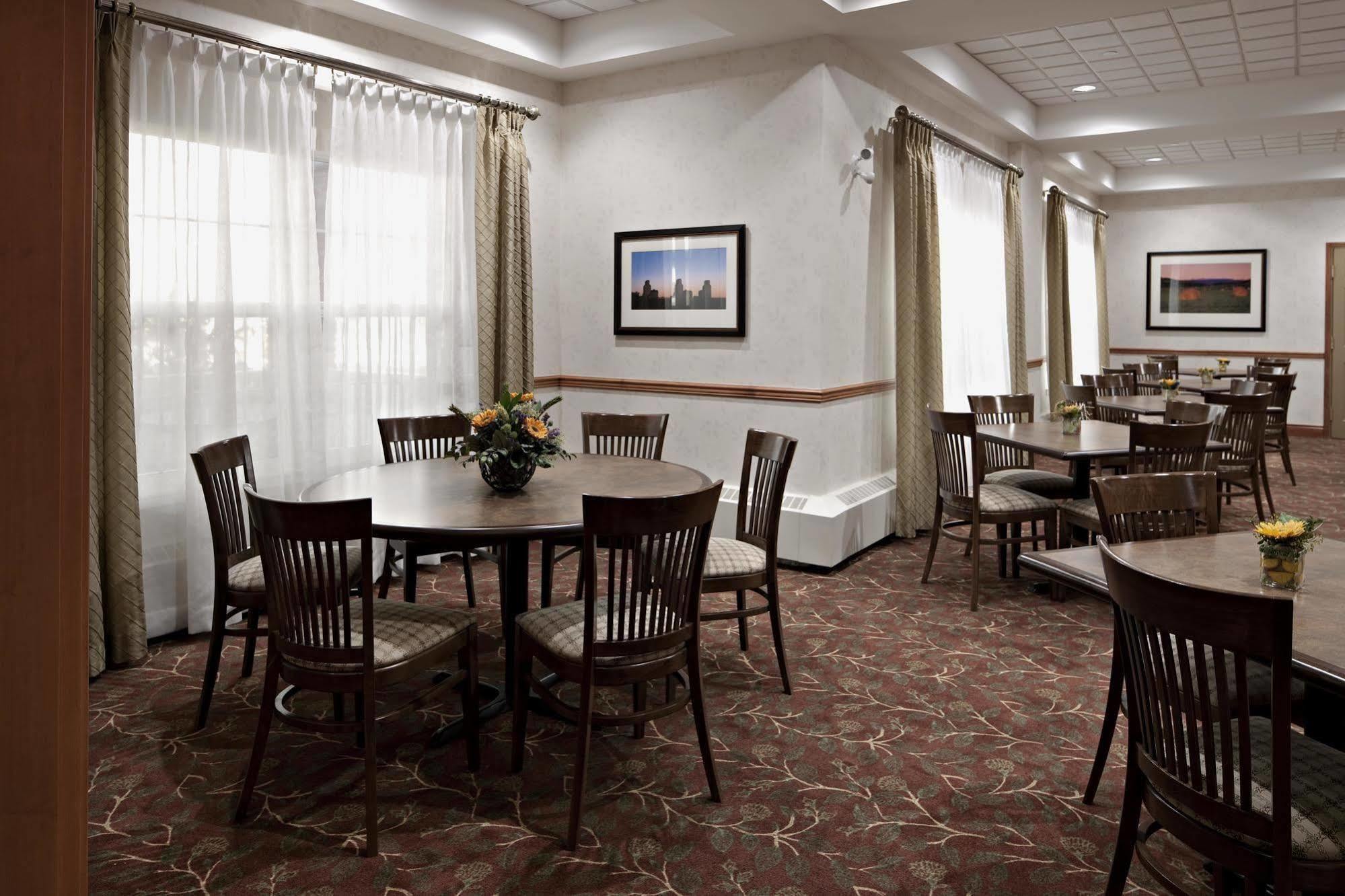 Country Inn & Suites By Radisson, Calgary-Northeast Dış mekan fotoğraf
